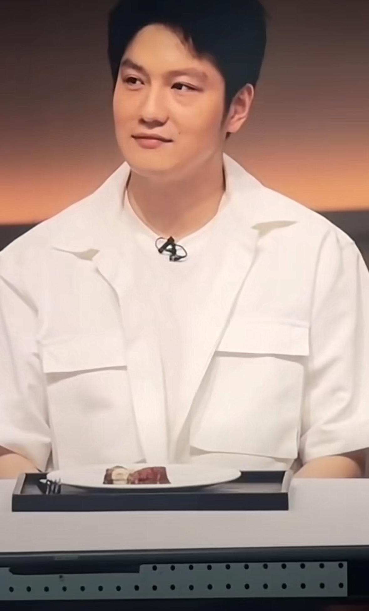 太惊喜啦，东哥的新综艺来啦，
双厨狂喜，东哥去录“一饭封神”啦，
热爱生活的东哥