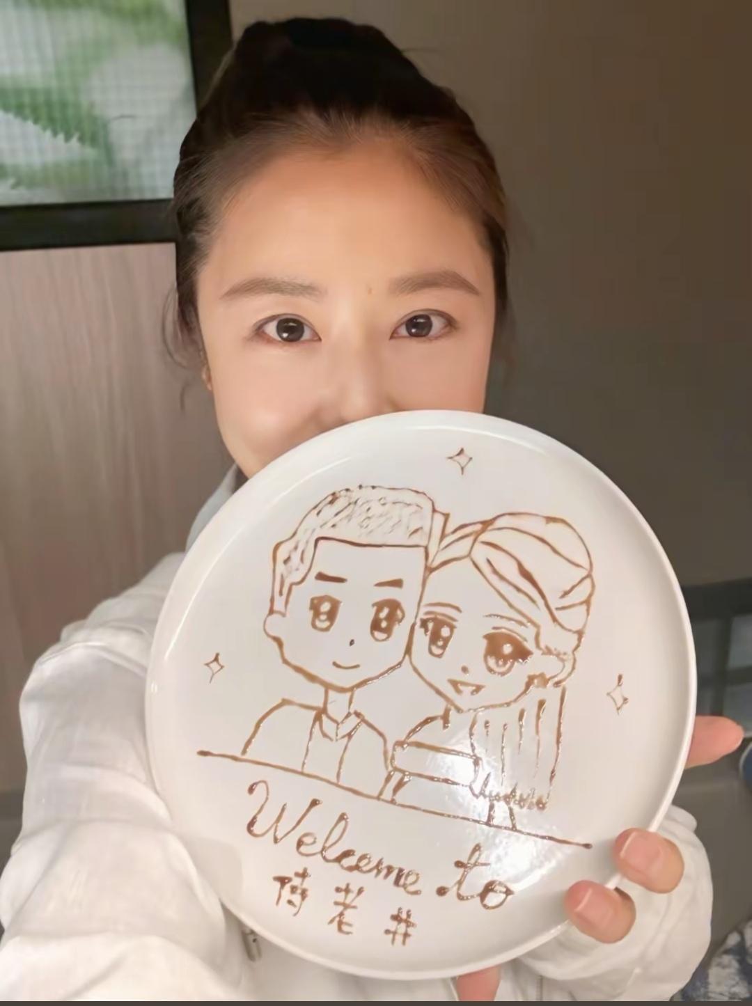 <p>林心如 霍建华 幸福久久甜甜蜜蜜 甜蜜暴击 </p>