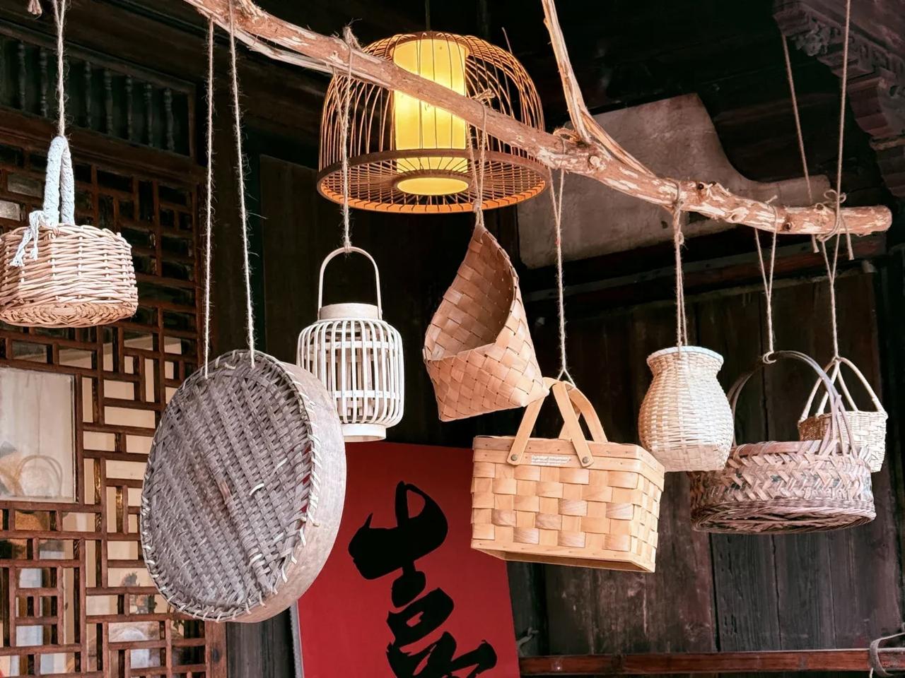 【真正的幸福不是你出门有多风光，而是关起门心情依然愉悦】
        真正的