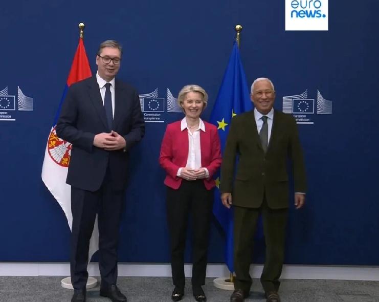 【麦克风没关！武契奇一句低语，冯德莱恩急打断】
 
俄乌冲突拉锯近4年，和平计划