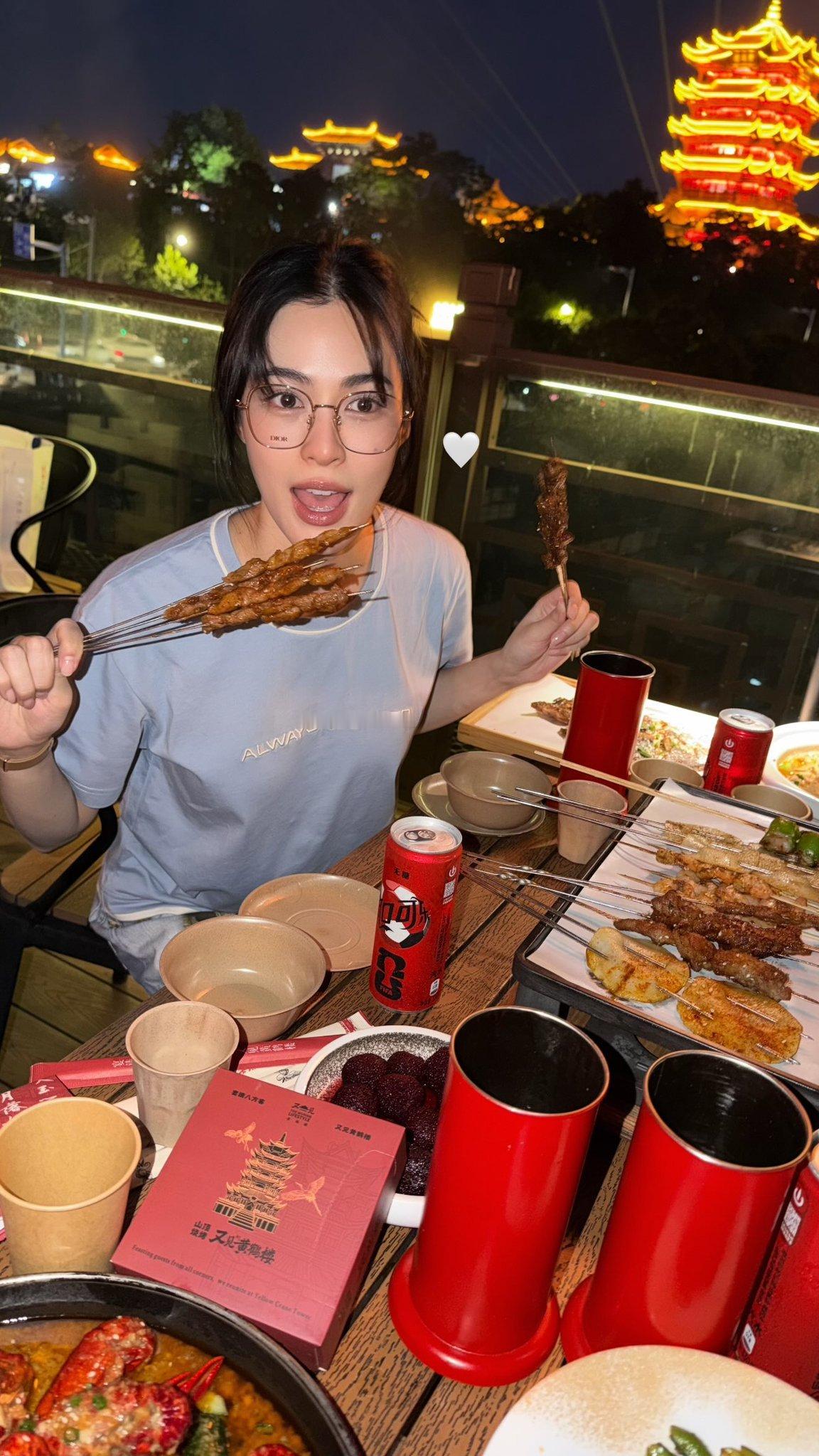 邝儿快拍更新 多吃 吃好 吃撑 ​​​