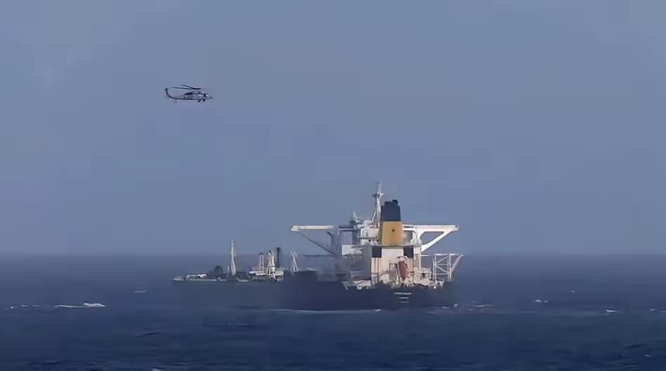 美军公然在公海抓扣俄罗斯“水手号”油轮，严重羞辱了俄罗斯。

老美也太猖狂了！竟