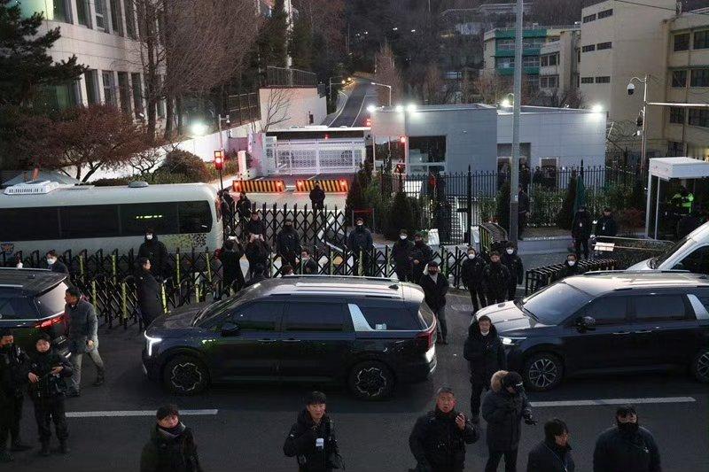 韩国公调处出发执行尹锡悦逮捕令   尝试抓捕？这词用的好！[允悲][允悲][允悲