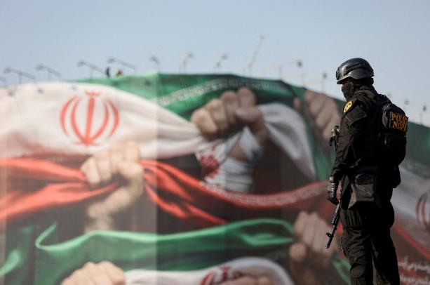 希望伊朗听得懂中方这句话的含义：中方希望并支持伊朗保持国家稳定！所以伊朗要做的，