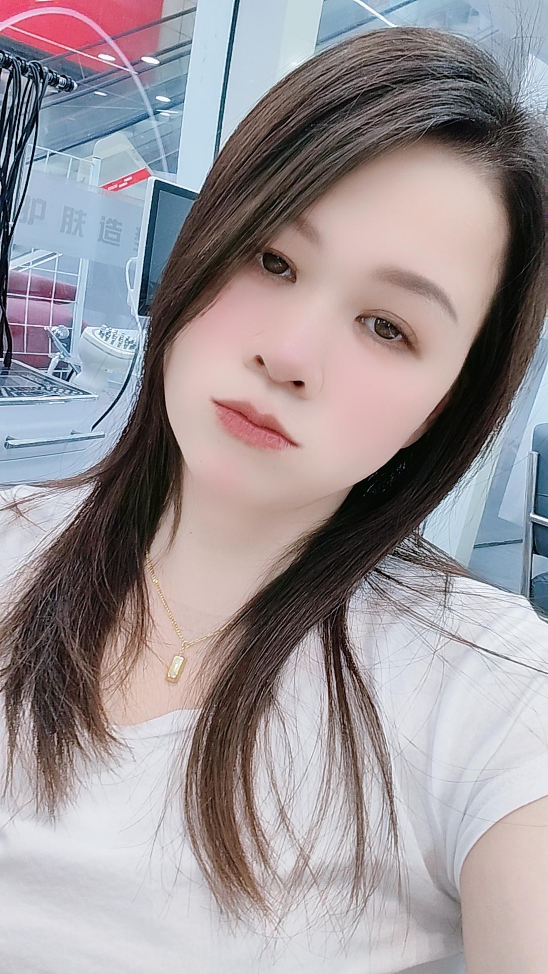 突然间觉得心好痛，一边压抑着自己的情绪，一边装作没事的样子，我从来不指...