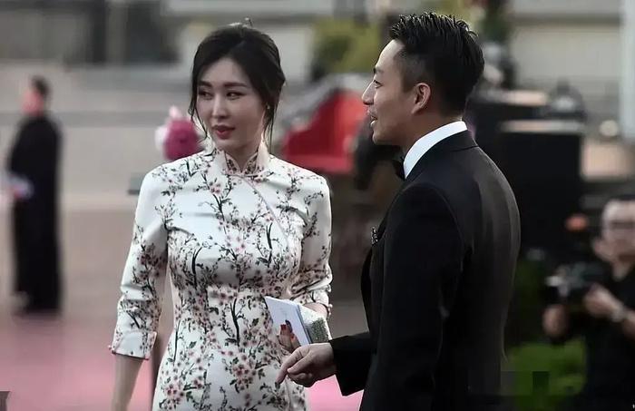 我这熊熊燃烧的八卦之心啊……汪小菲和田朴珺。 
