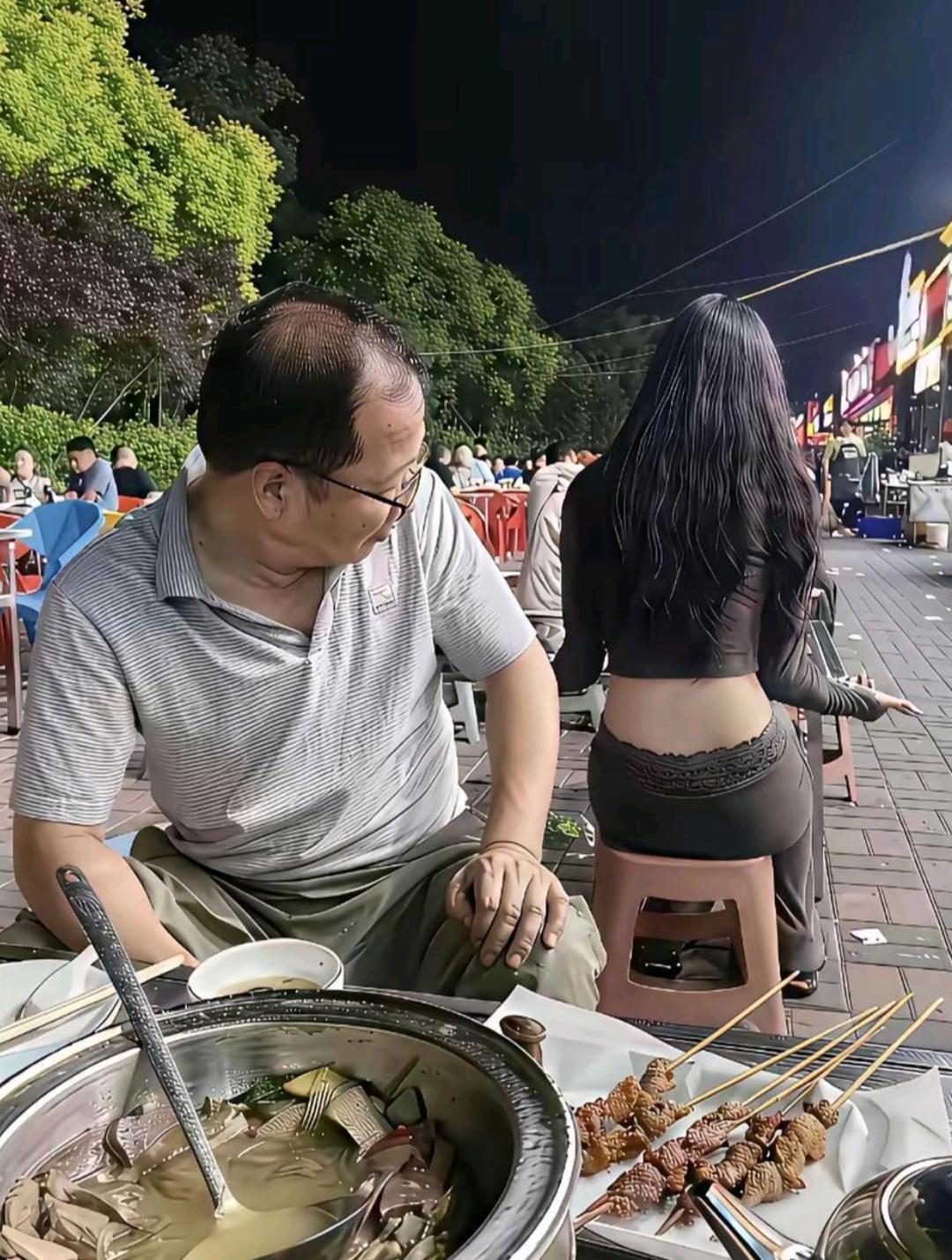 大哥锅里的肉瞬间不香了……
