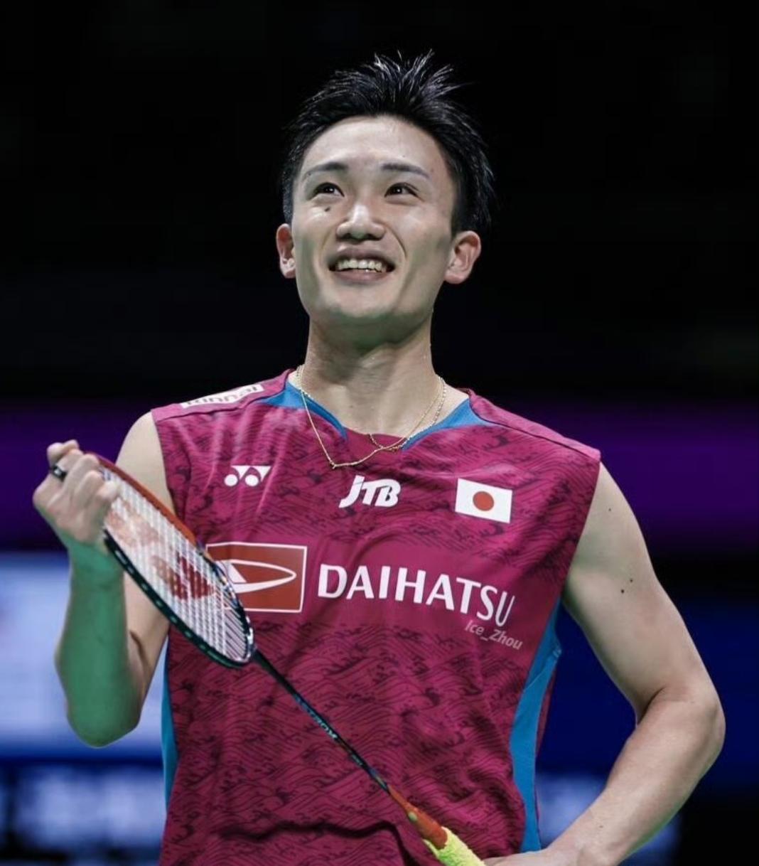 羽毛球一代传奇、也是悲情人物桃田贤斗结婚了！他通过Instagram晒出了与妻子