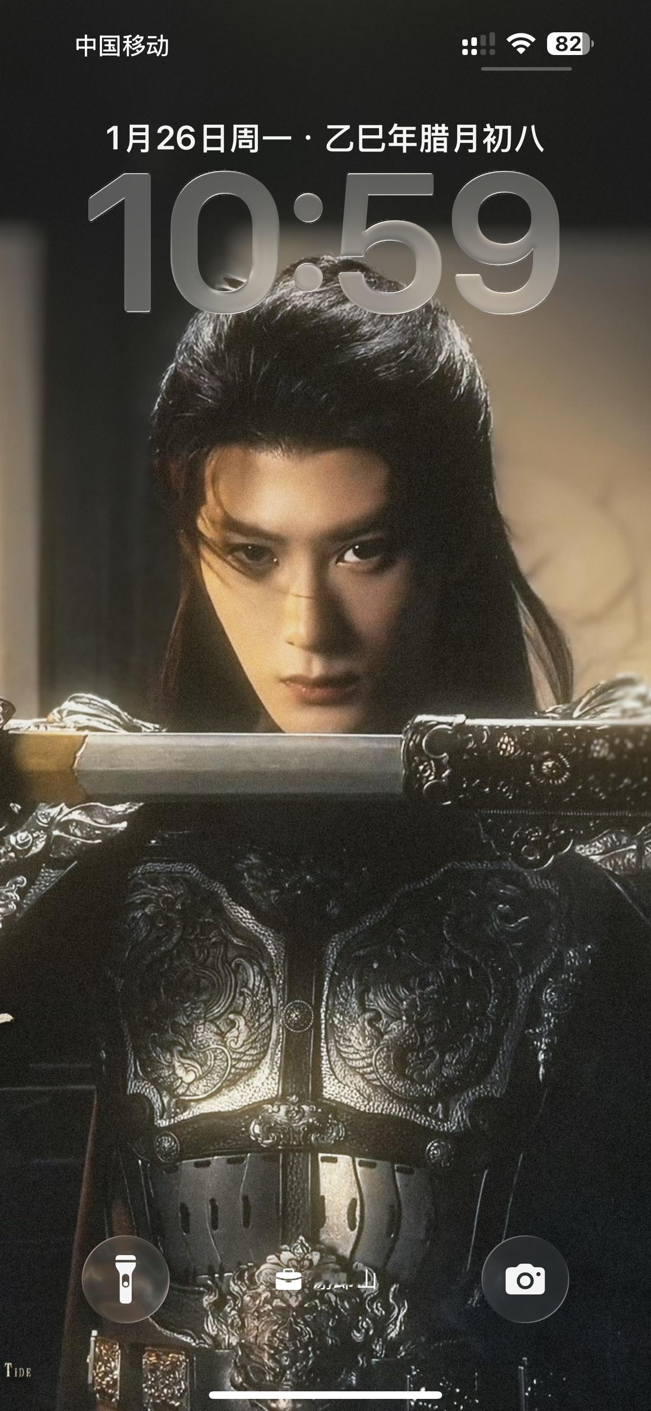 我同事瞄到我的壁纸：呦，这么快就换上啦？我：那当然