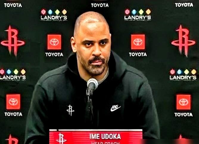 缺了一个小贾巴里，火箭的防守直接被打穿。

2月26号，小贾巴里踩中队友申京的脚