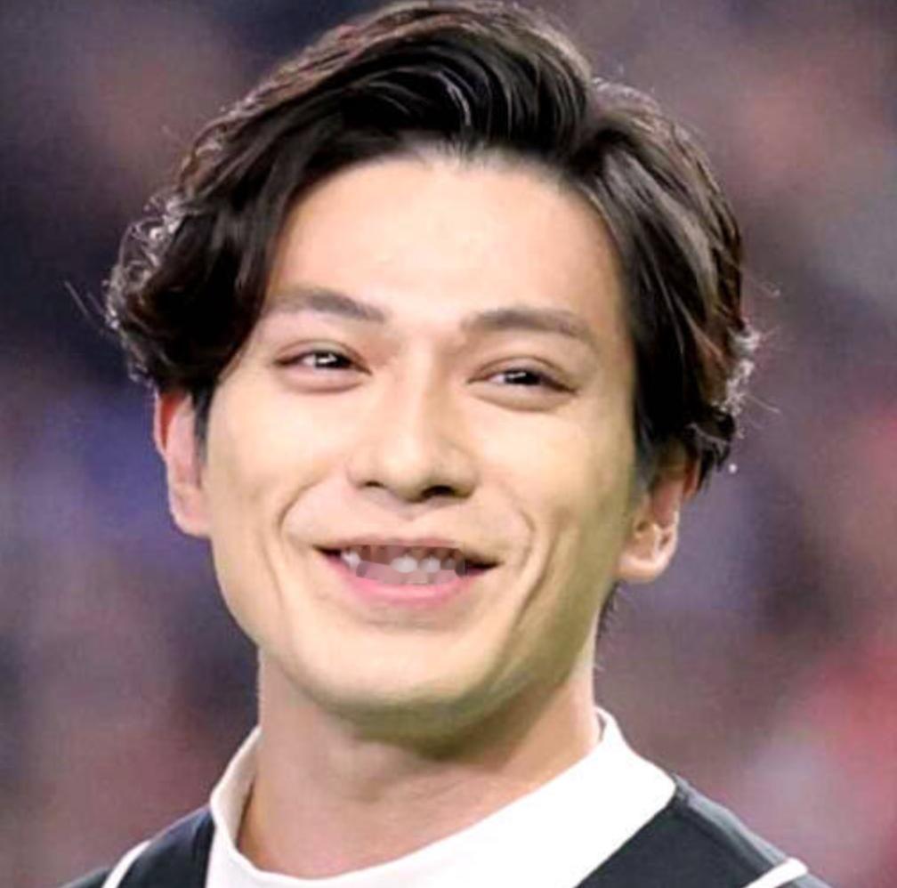 新田真剑佑宣布加入经纪公司Crossover 与富永爱等同门1日，演员新田真剑佑