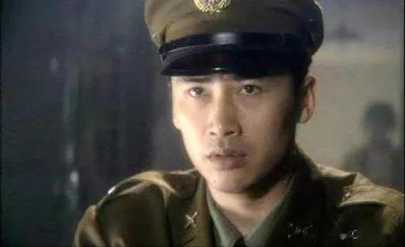 实话实说！我认为这2位演员，更有资格称得上是荧屏硬汉[赞]

第1位：柳云龙—1