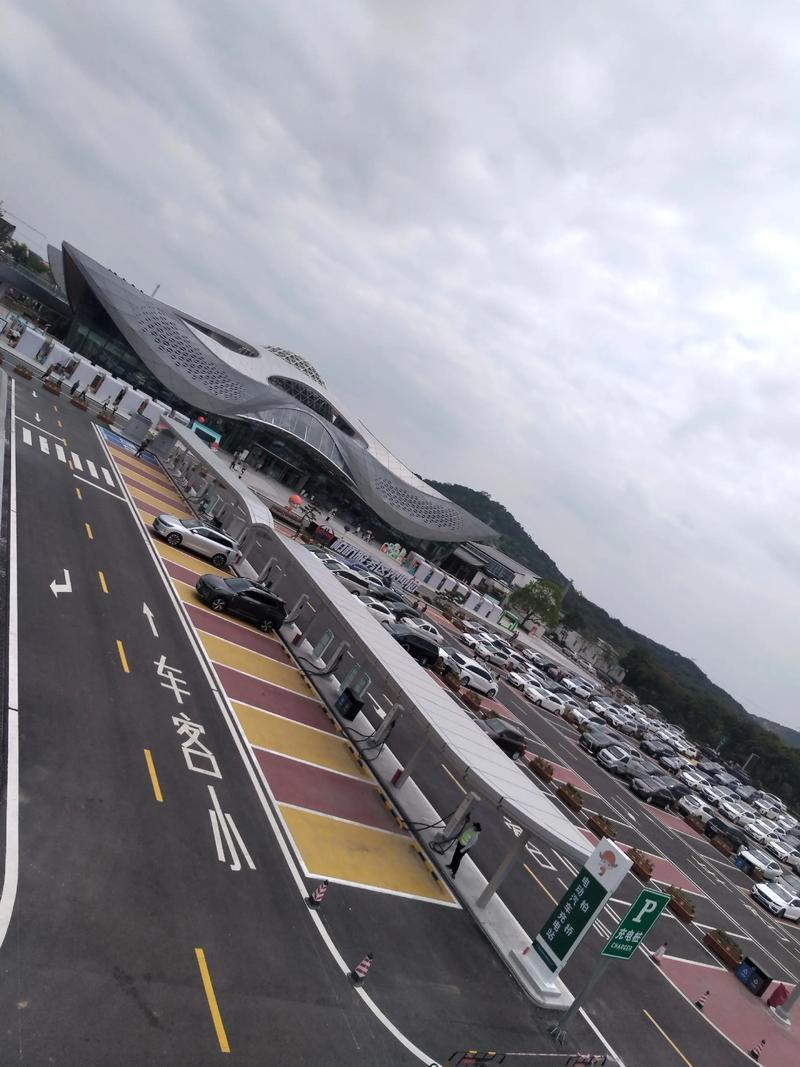 车若初见 好消息！交通运输部在今天的发布会上官宣，2026年服务区提质升级行动正