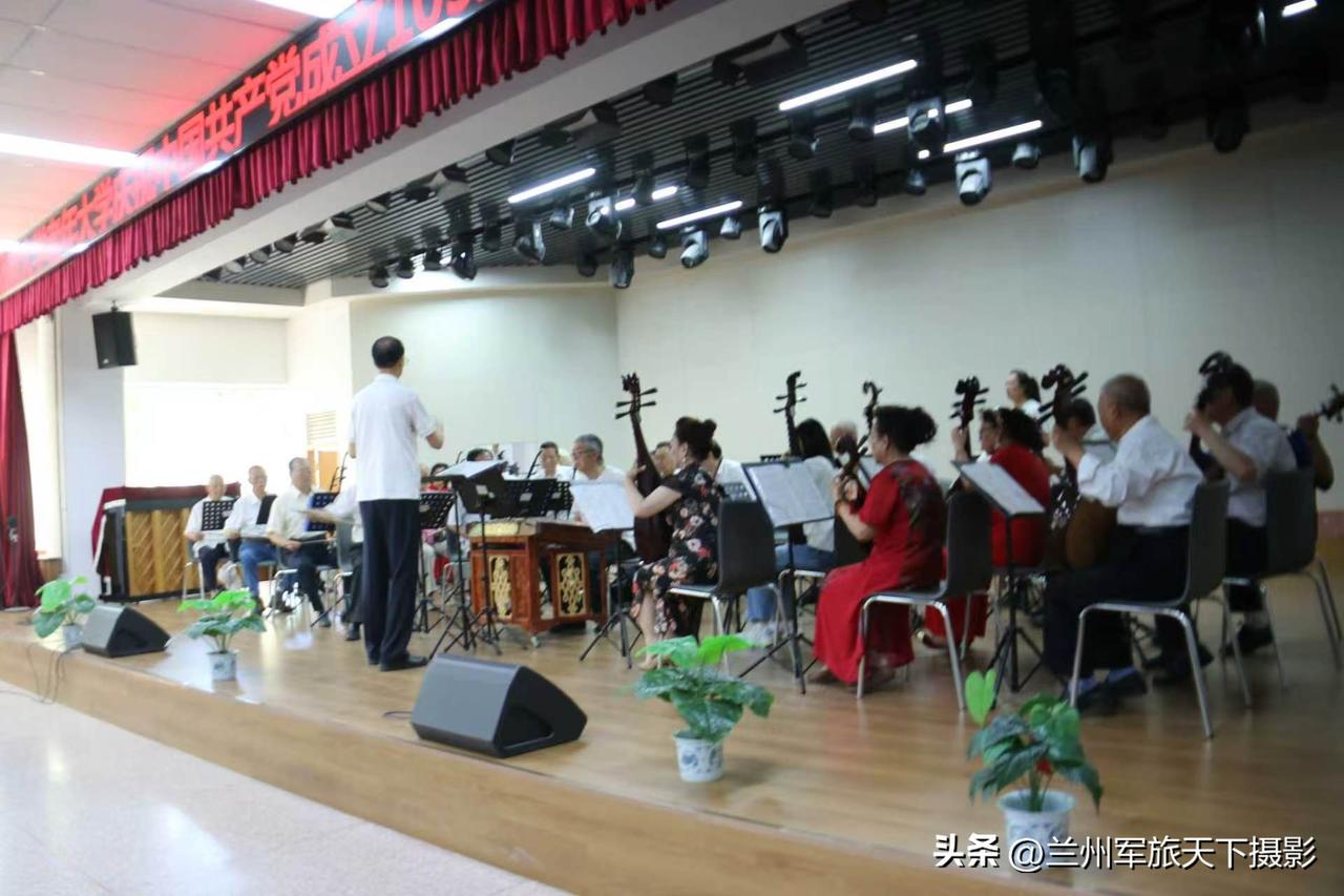 奏响红色雅韵 共绘社区华章
——西北师大老年大学红色文艺展演走进安宁师大社区
 
