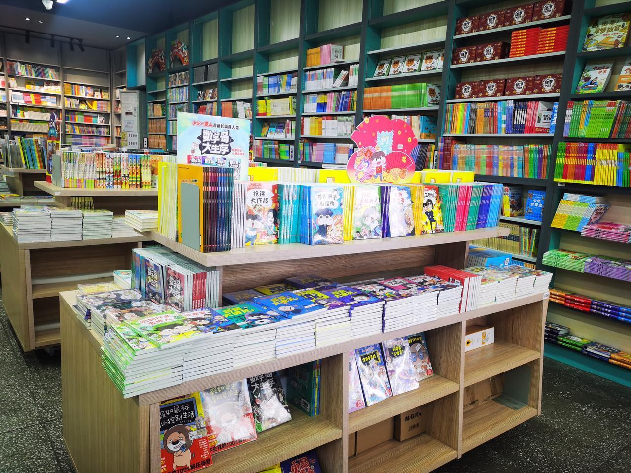 有人问我，你是卖书的，书卖的好不好。
我说你问的是少儿书，还是成人书?
他说是少