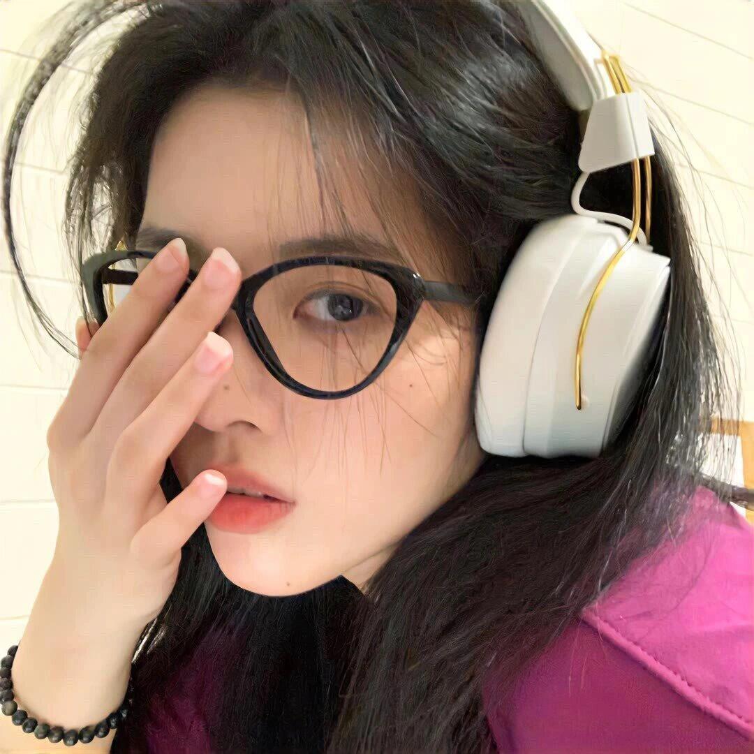 ᵐᵉᵗᵉᵒʳˢ ᵃʳᵉ ᵗʰᵉ ᵗʳᵉᵃˢᵘʳᵉ ᵒᶠᵗʰᵉ ʷᵒʳˡᵈ.流星是