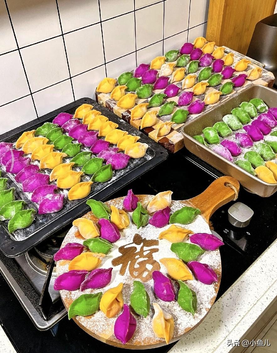 饺子可不只是好吃，里面藏着不少老讲究！过年包饺子，寓意招财进宝，形状像元宝，吃了