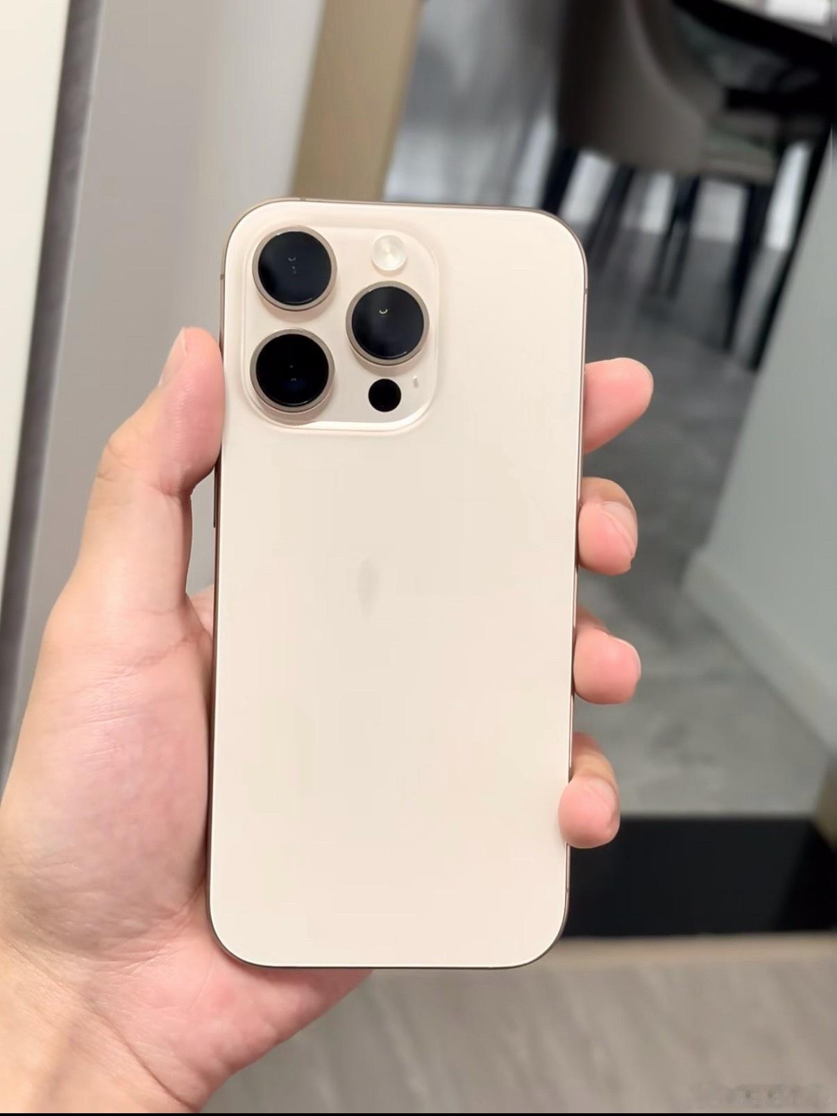 曝iPhone18Pro四款配色我们金色的配色什么时候能回归啊，以前买手机真的很