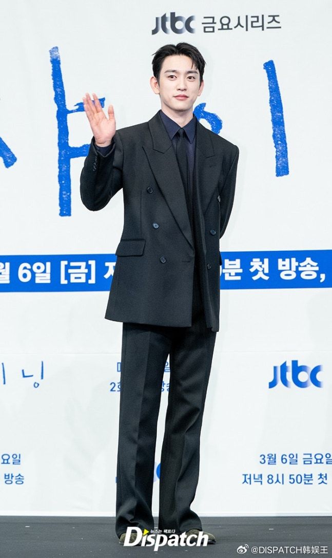 5日，朴珍荣金珉周 出席主演JTBC新剧《依然闪亮》制作发布会日程。 