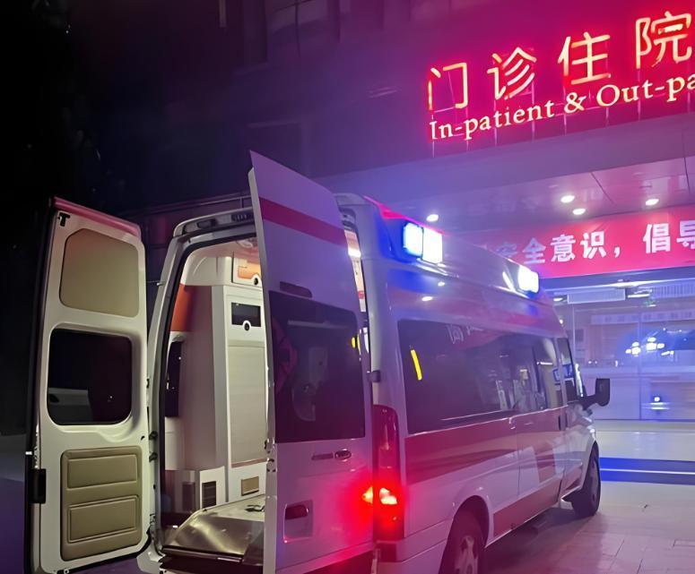 太揪心了！深圳一位54岁的大姐突发急病，家属明确要求去距离仅2.8公里的公立三甲