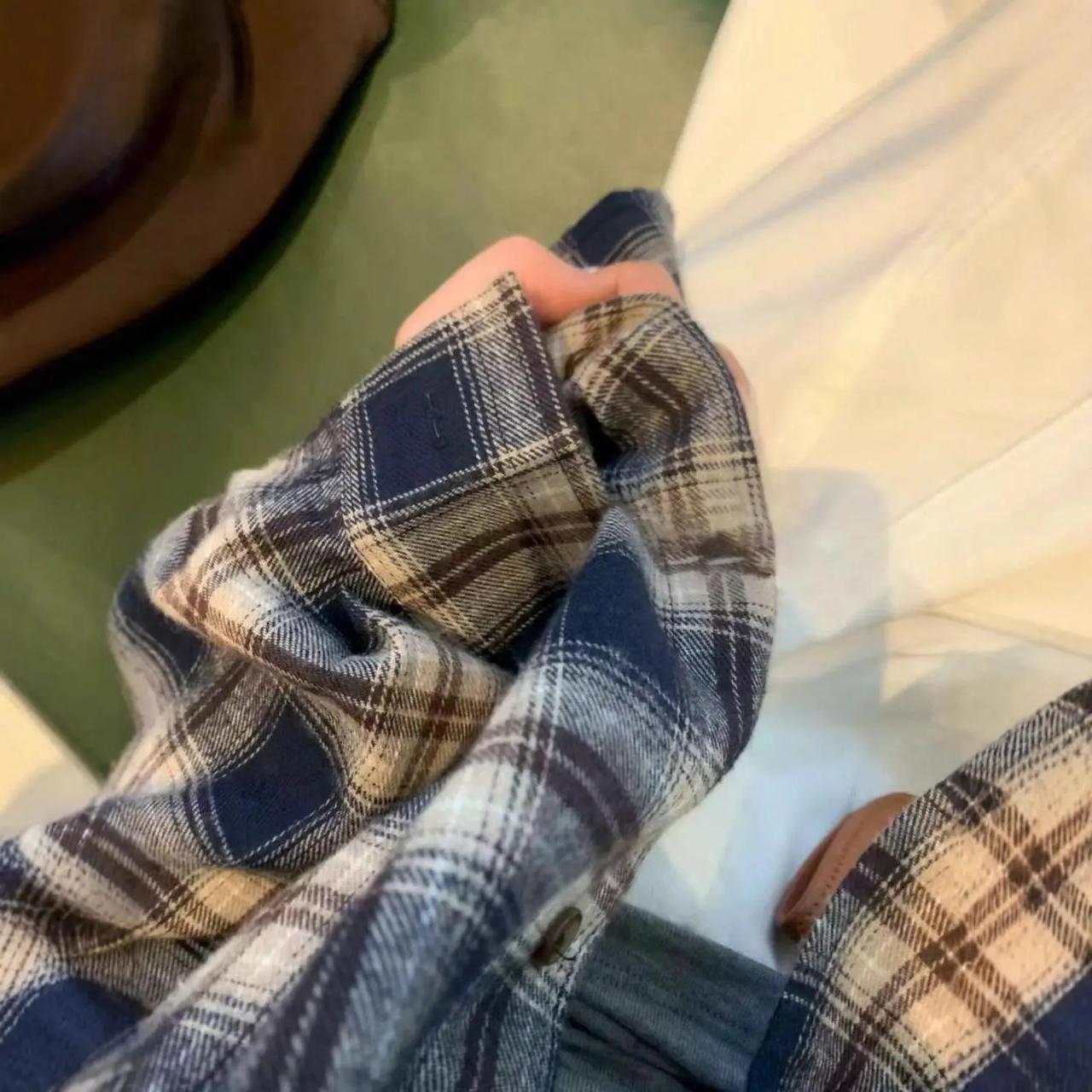 我终于找到适合秋季的复古百搭衬衫啦 我平时就喜欢复古风格的衣服，最近一眼就看中了