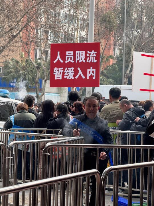 感觉今天成都这里有一亿人。。。
