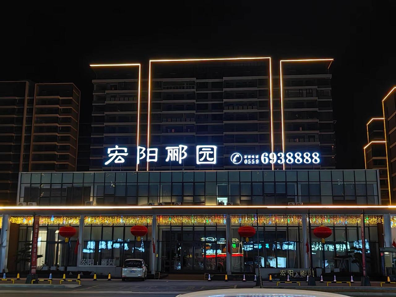 一家人去小区物业录入人脸。