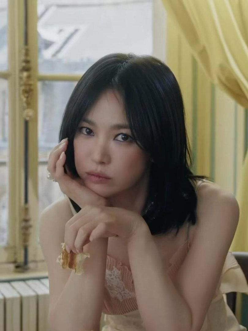 宋慧乔时隔16年再登VC，动起来更美🫧 