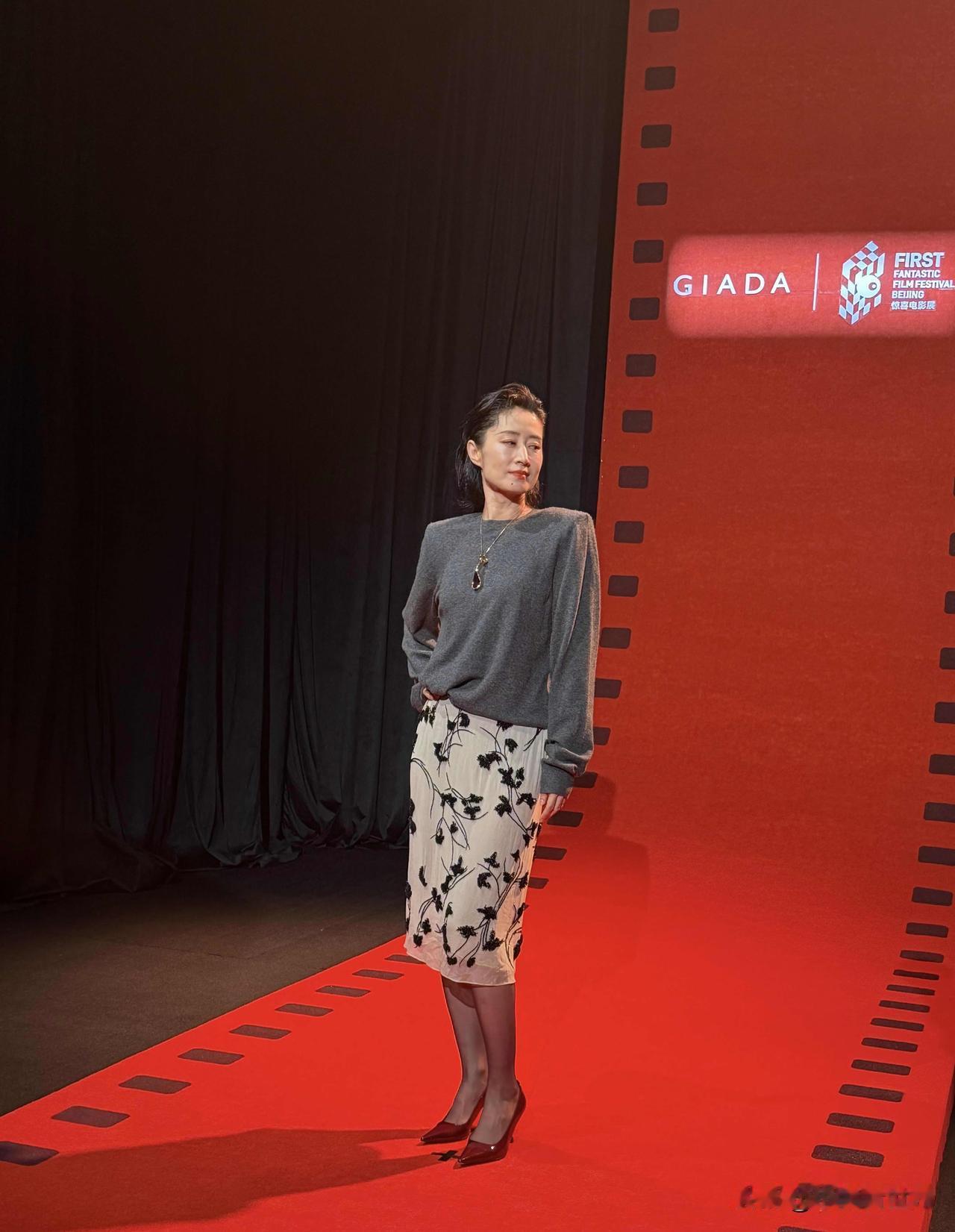 刘敏涛
女人味十足