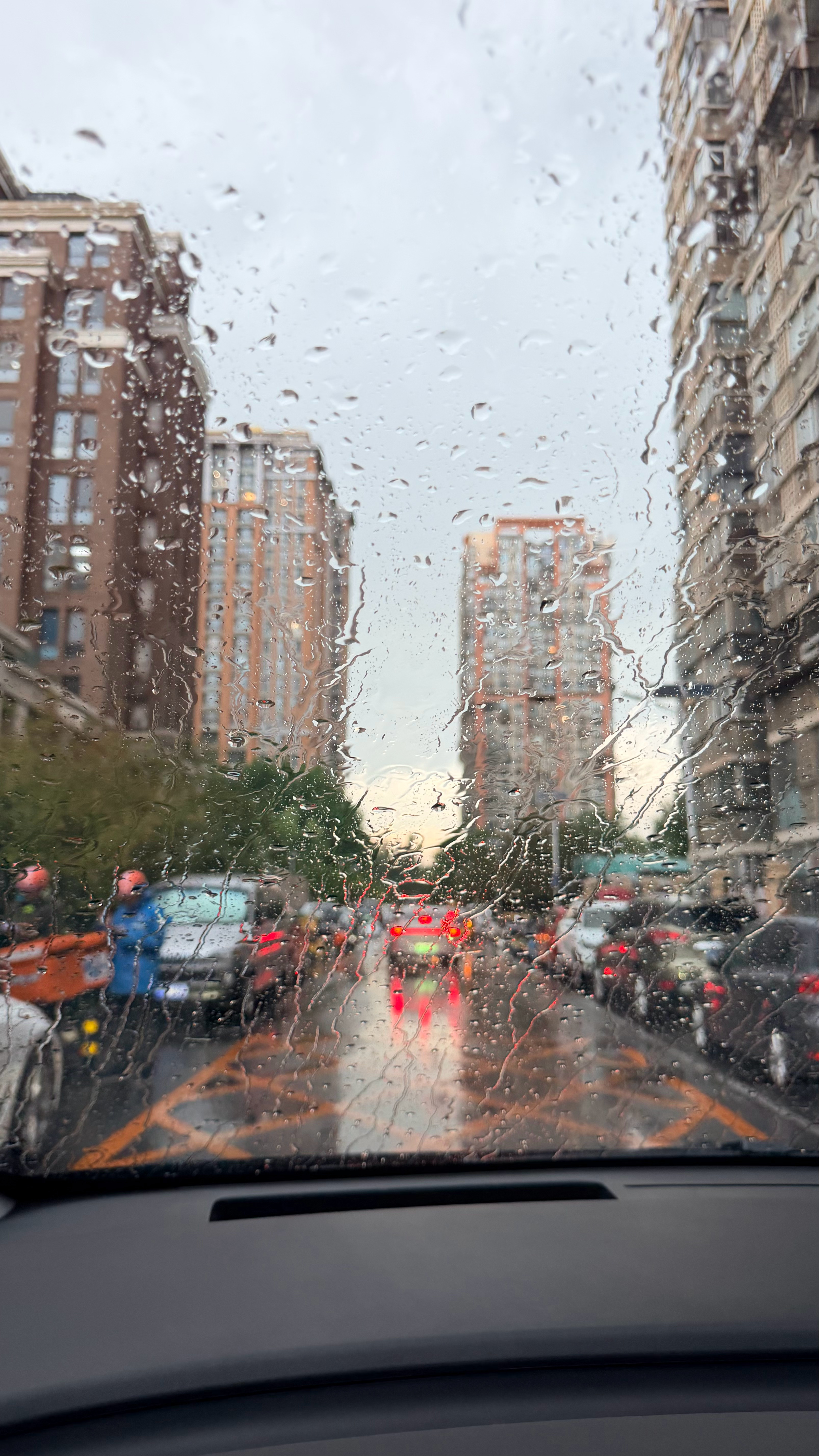 洗完车了 下雨了