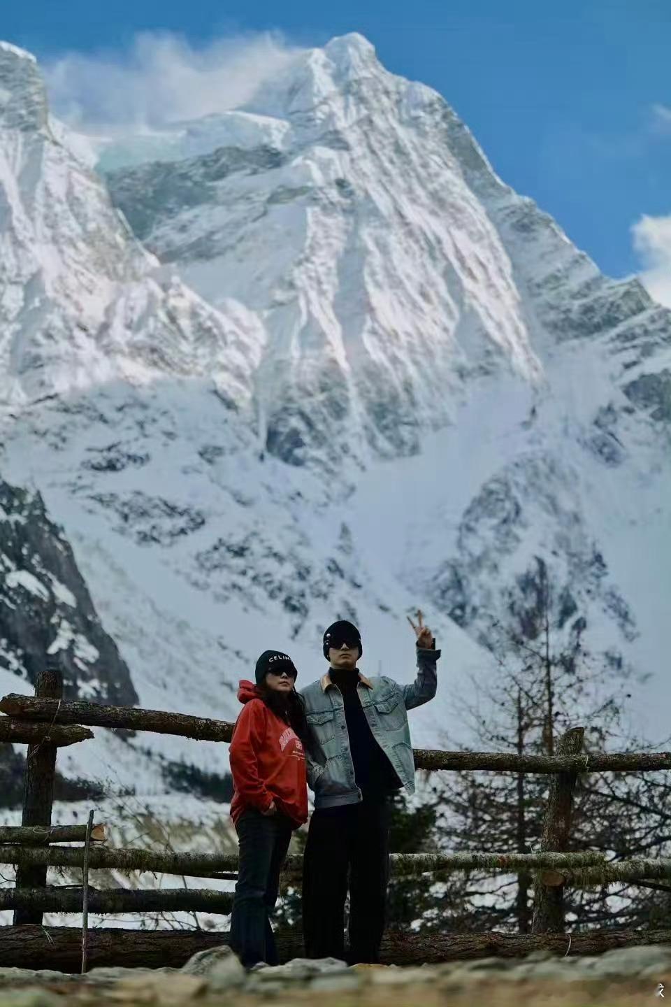 姚琛上山又下海 厌倦一成不变的日常，就像姚琛一样，上山去追风，下海去寻浪。 