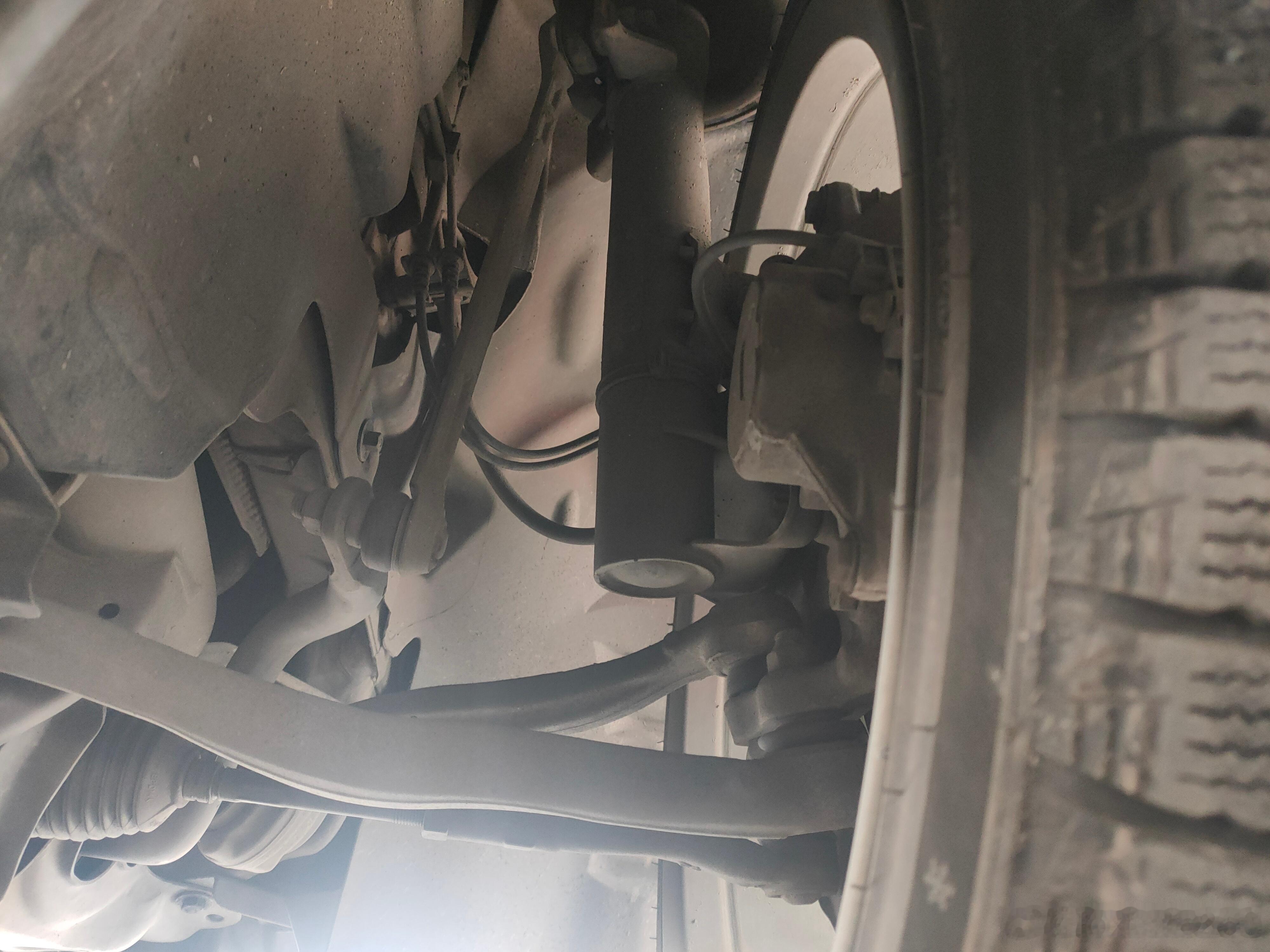 这是C207平台是吧。。。前面球头雀食不是W212那种分体的。。。