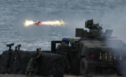 特朗普这回开的筹码，确实离谱得有点超出想象，为了稳住中国，他居然舍得按下对台军售