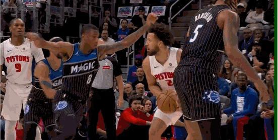 活塞队坎宁安无愧状元郎，真的是为大场面而生的球员，还是那句话:是坎宁安把活塞队带