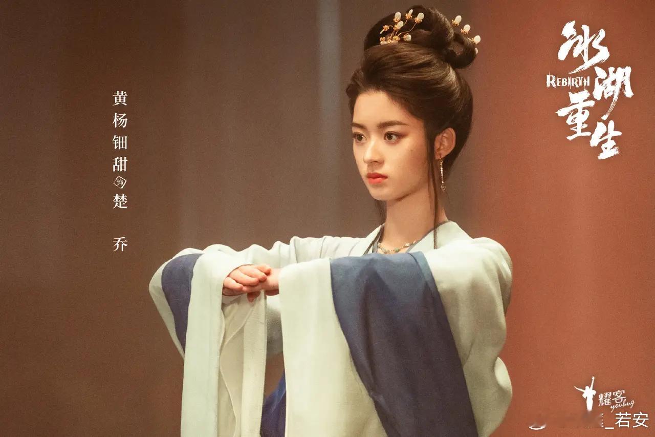 《冰湖重生》开播把张萌急坏了，先是采访谈女主出现争议时考虑过换角，后面又在直播泪