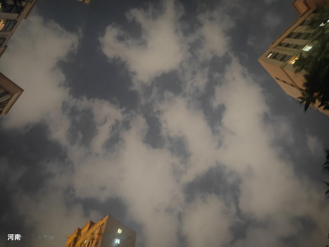 夜晚的云，夜太美