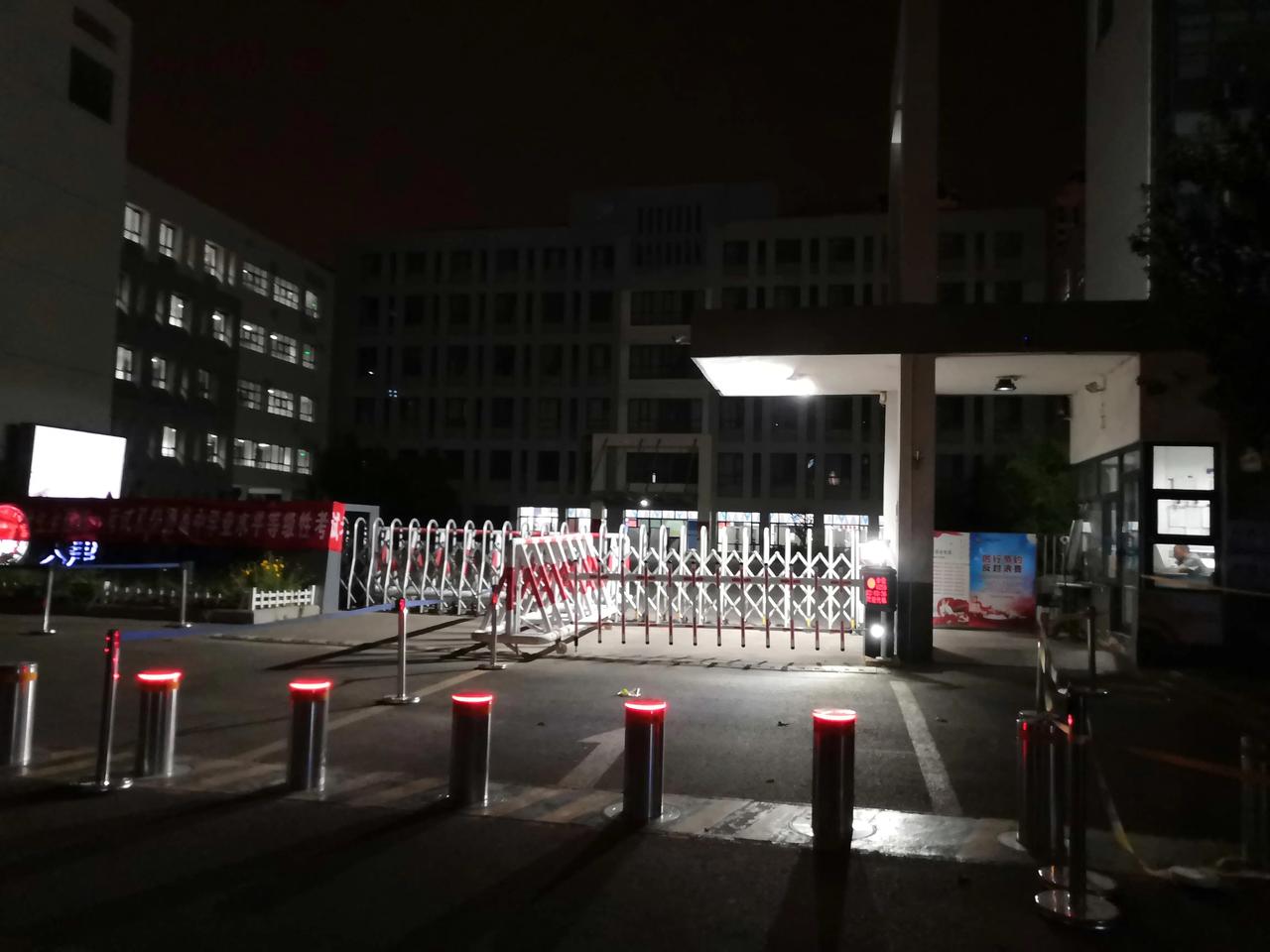“冤吗？”湖北枣阳，16岁住校生，下晚自习后，偷偷溜出寝室，从学校东大门出逃，第