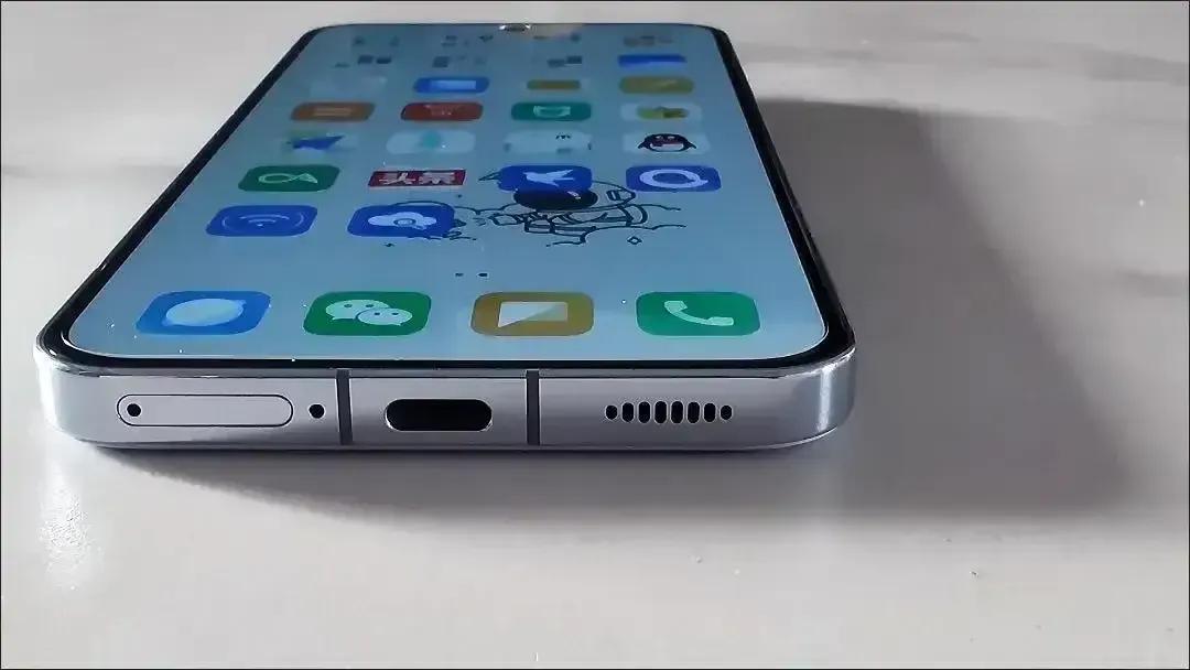 Xiaomi14都快出来了，小米13就是不跳水

说实话吧，生命周期快一年了还没