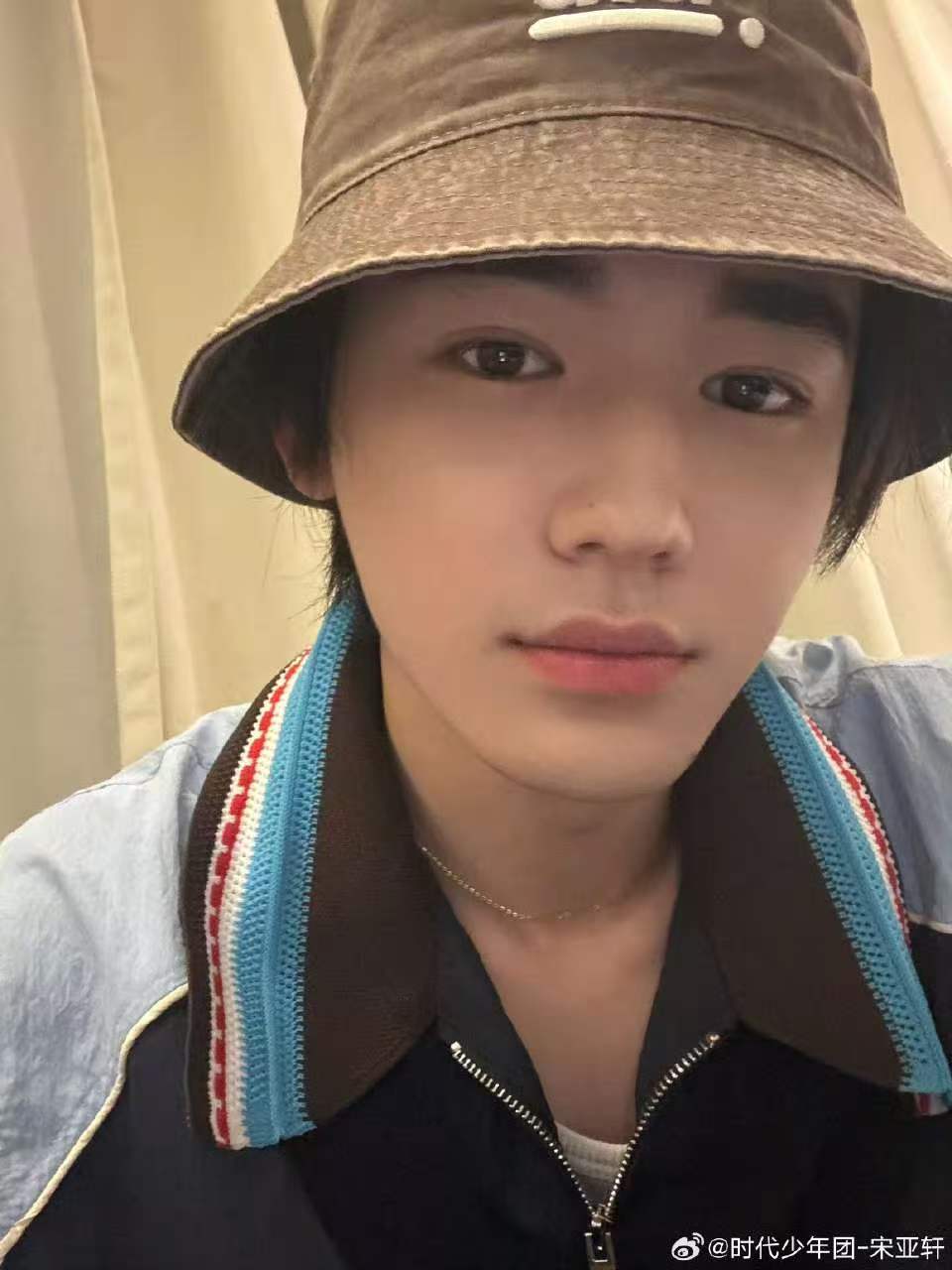 晒黑了的宋亚轩 宋亚轩晒黑了的自拍 宋亚轩晒黑了的自拍来啦 