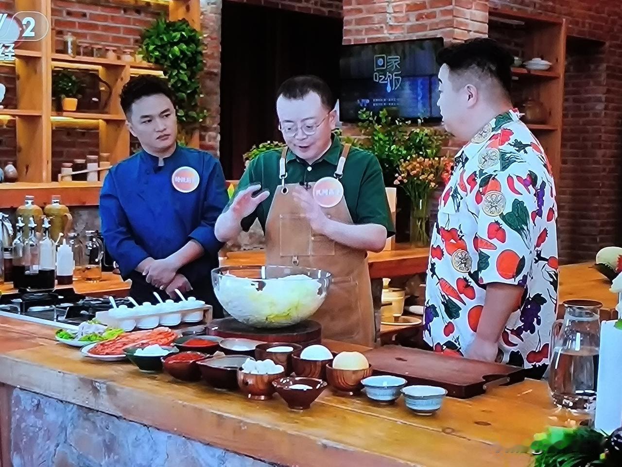 太难了
今天下午6点半，二套的《回家吃饭》，重头菜是教大家腌辣白菜，然后又辣白菜