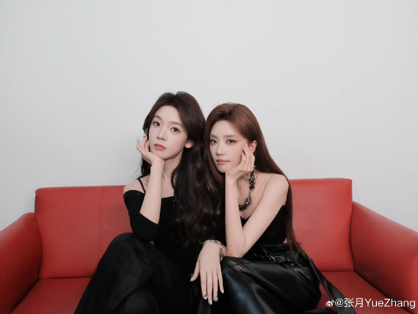 张月陈瑶素颜合照张月晒与陈瑶素颜合照哇！两位美女素颜状态好好啊！ 