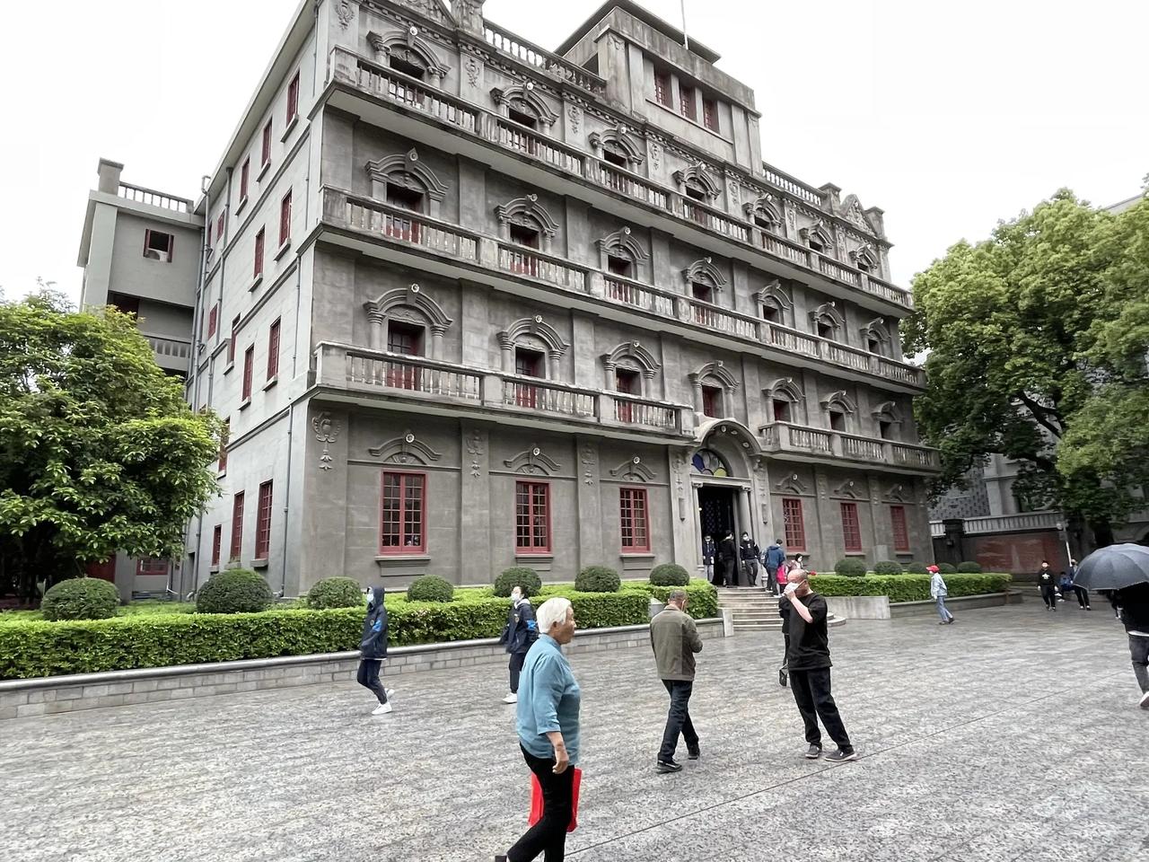 于海青：为何说到了南昌不能不去八一馆？ 八一馆是一个特别有教育意义的场馆， 每天