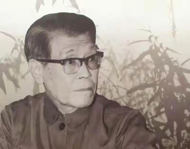 他当过重工业部部长，1978年后任中纪委常务书记、第二书记，全力平反冤假错案，1