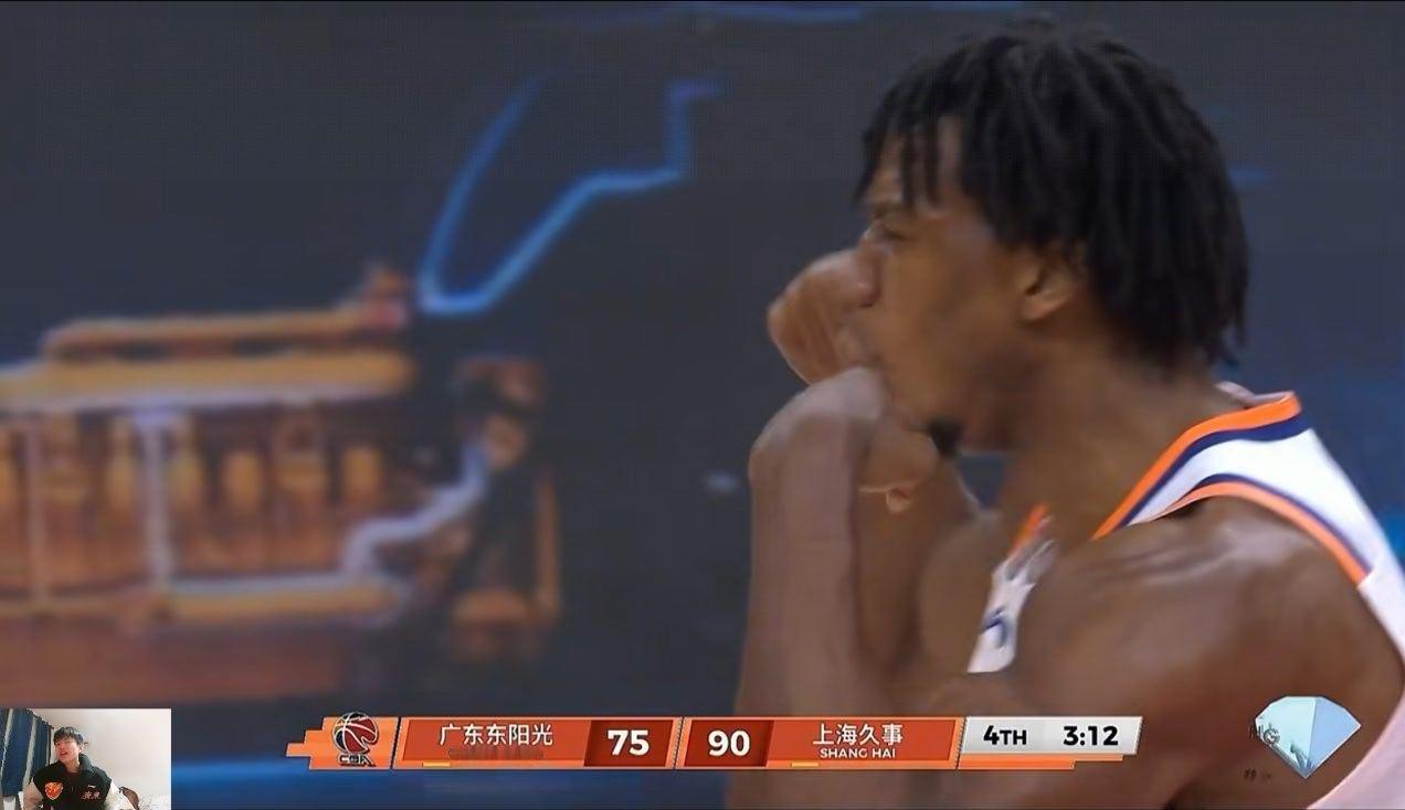 现在宏远就是5号位外援也要，1号位外援也要，同时又差个2m的全能锋线。广东男篮v