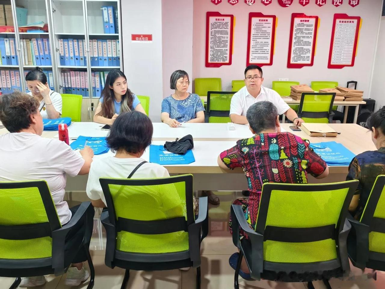 万柏林区义井东社区：公证普法进社区 答疑解惑护民生

近日，太原市万柏林区长风西