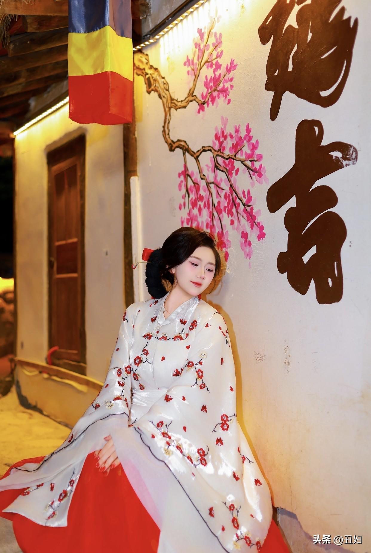你觉得什么样的女人最有魅力呀?善良的女人很迷人，对他人关怀体贴，让人感觉温暖。