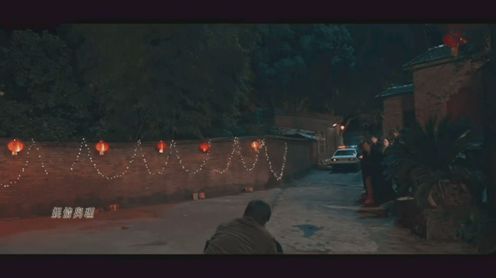 方圆八百米后劲方圆八百米 许久没有看过后劲这么大的剧集，看完结局情绪彻底崩盘。法