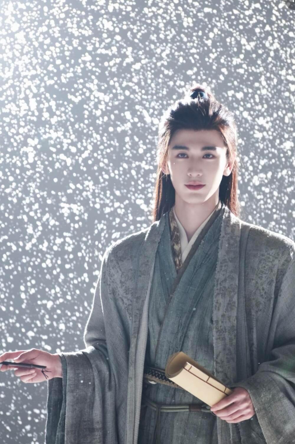 . 病弱侯爷藏着疯批内核，阴湿感拉满！张凌赫把破碎感和占有欲演得太带感了！张凌赫