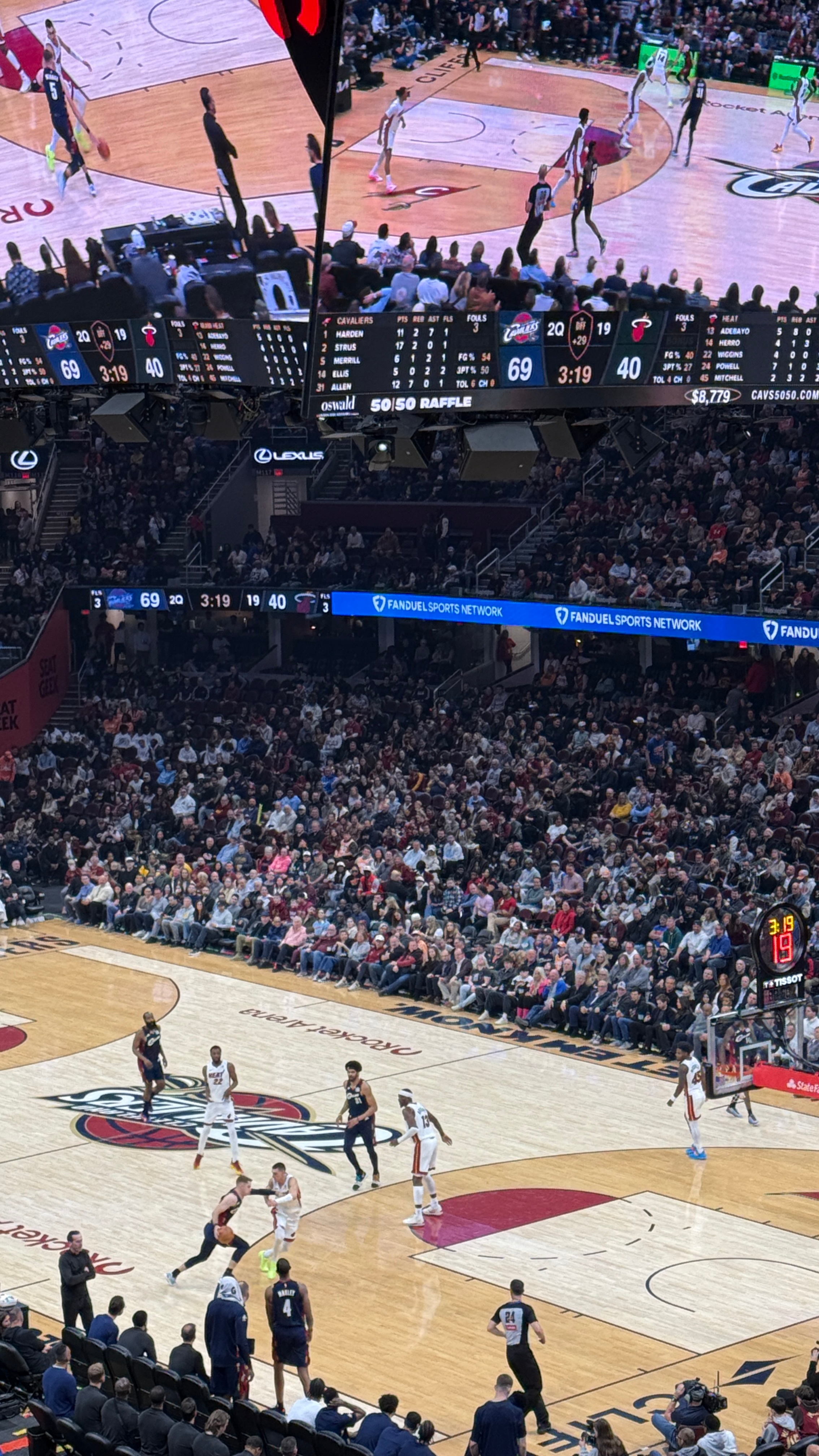 哈登和阿伦特别来电，比和莫布里在场默契很多。 