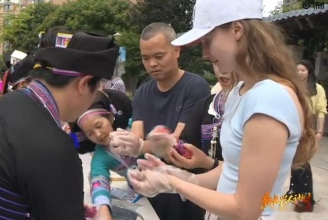 外籍人士点赞浙江端午习俗文化 烟火满长兴，端午遇知音。外籍友人踏访浙江长兴的龙溪